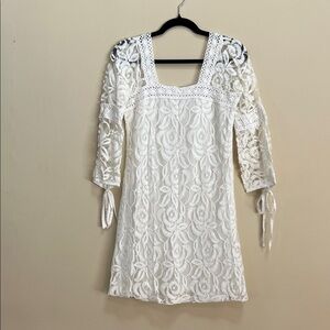 Solitaire Elegant White Lace Dress